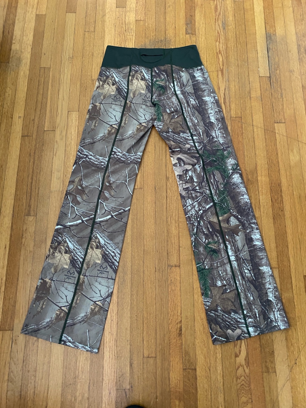 Under Armour Women’s Real-tree Camo Leggings with Dark Green Waistband - Picture 6 of 6